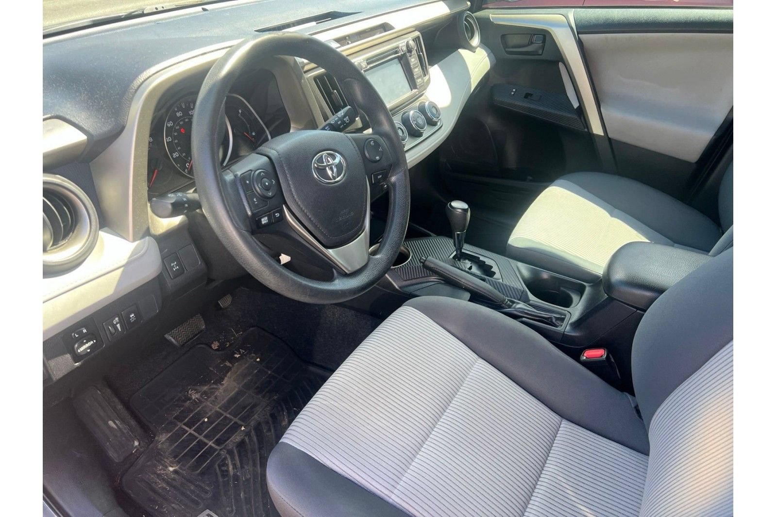 Used 2015 Toyota RAV4 LE AWD/4WD image 5