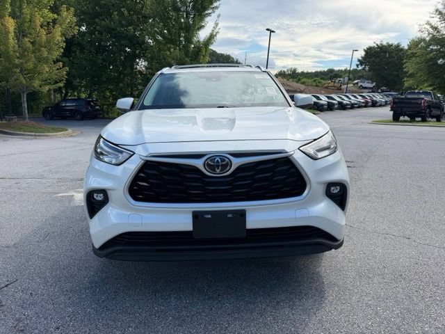 Used 2021 Toyota Highlander XLE AWD/4WD image 8