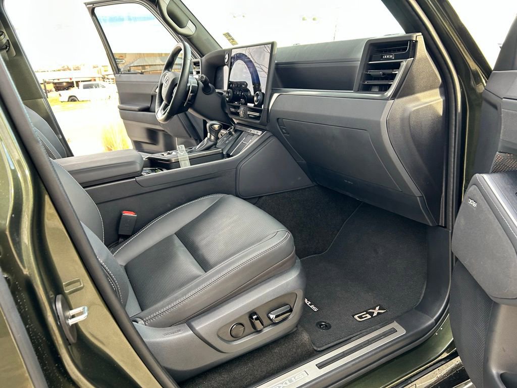Used 2025 Lexus GX 550 image 33