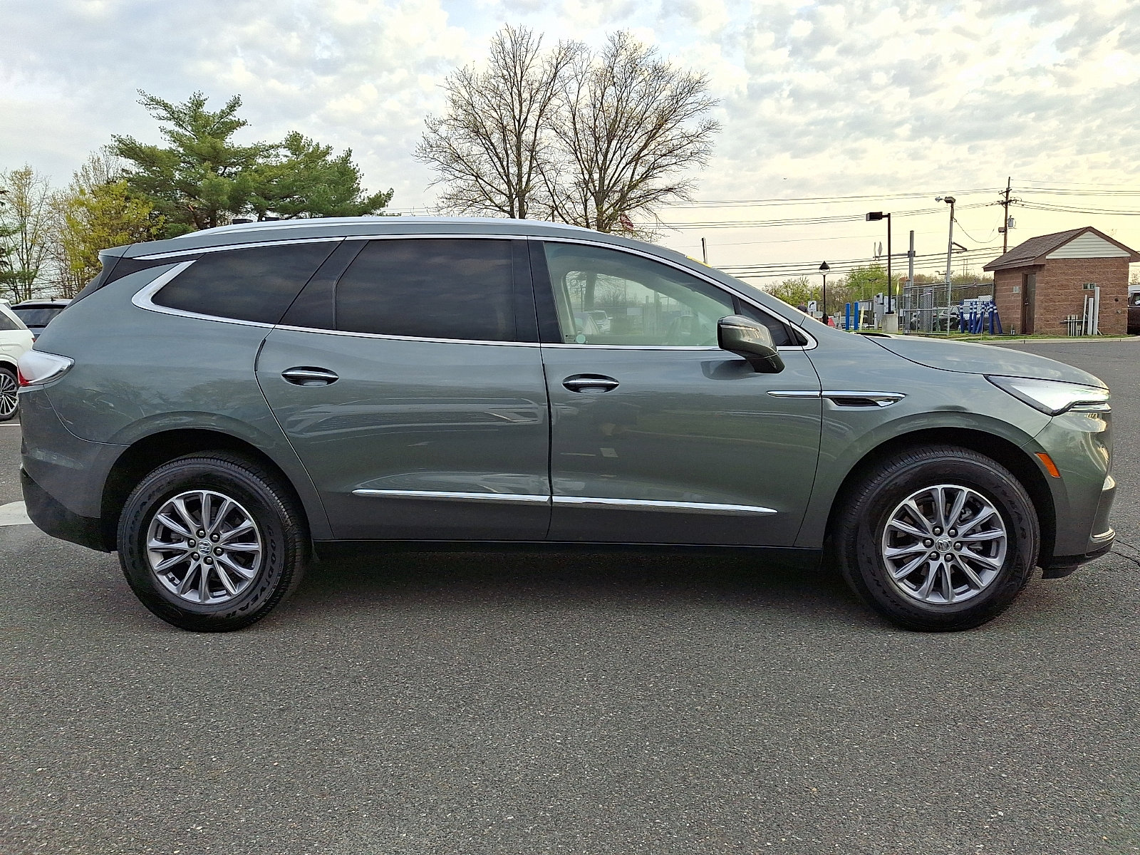 Certified 2023 Buick Enclave Essence image 4