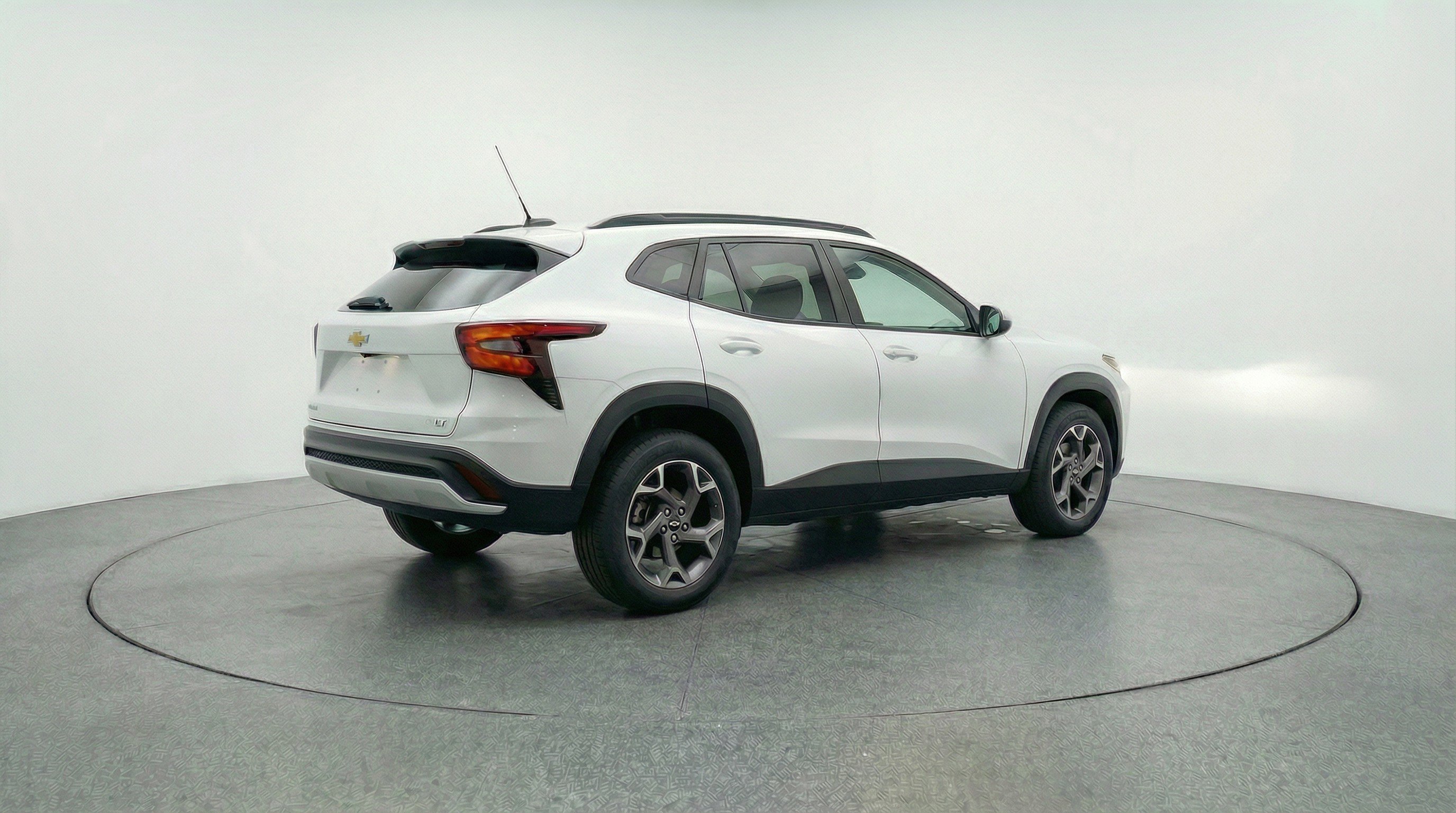 Used 2025 Chevrolet Trax LT image 6