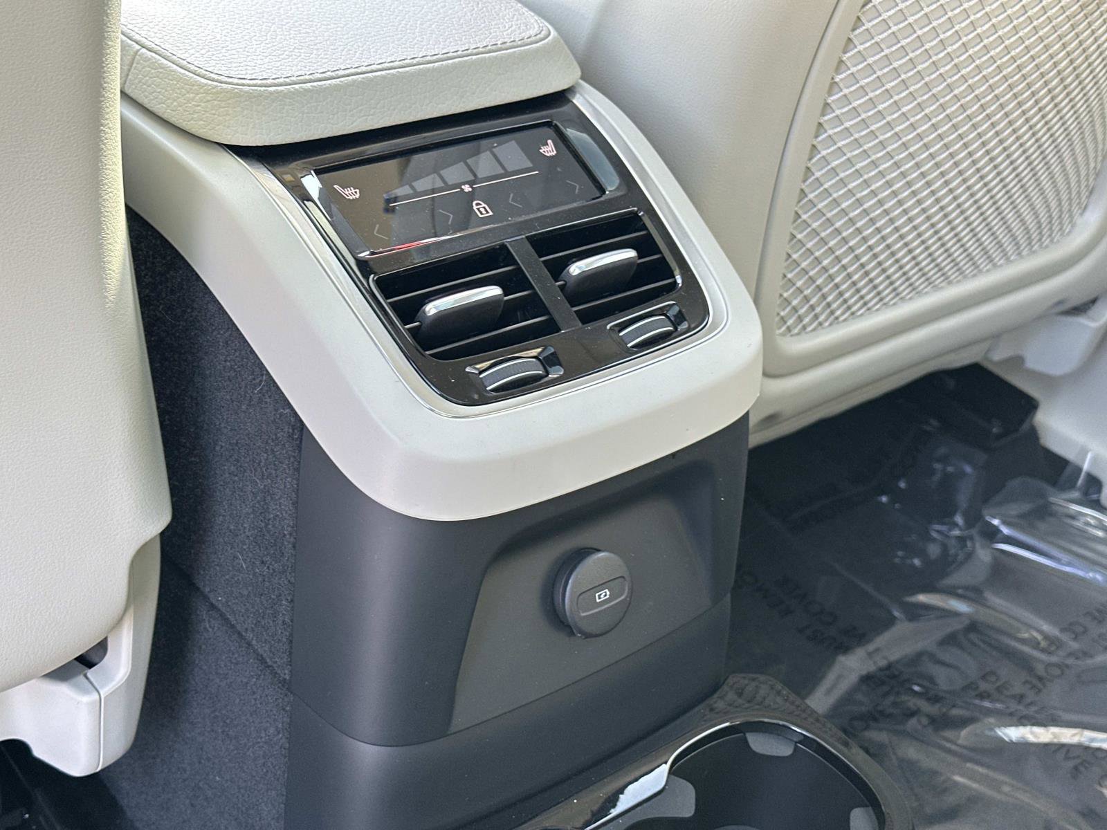 Certified 2022 Volvo XC90 T8 Inscription Expression w/ Advanced Package image 24