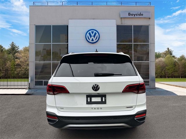 Certified 2022 Volkswagen Taos SE w/ Panoramic Sunroof Package image 4