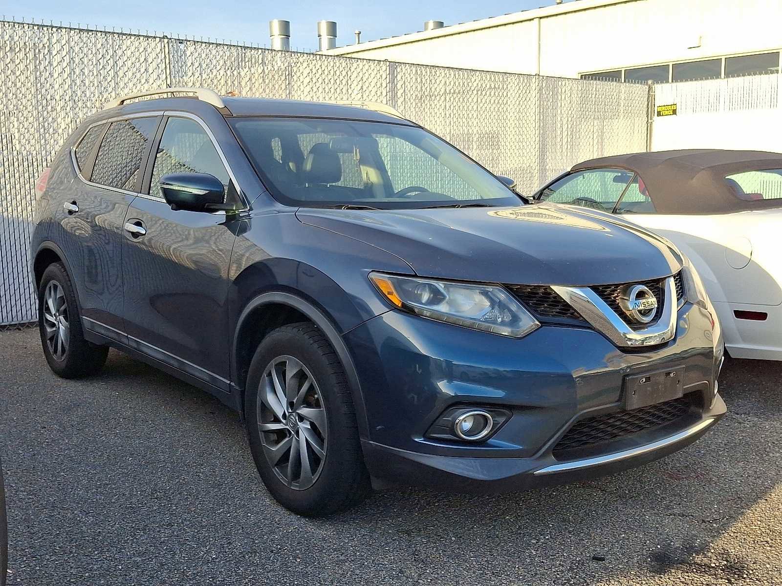 Used 2014 Nissan Rogue SL w/ SL Premium Package image 2