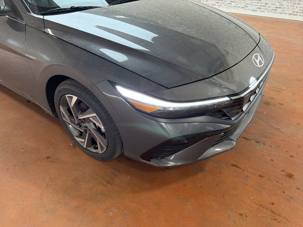 New 2026 Hyundai Elantra Limited image 9