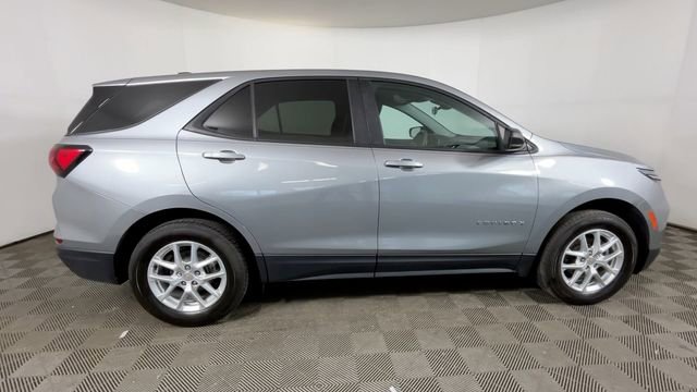 Used 2024 Chevrolet Equinox LS w/ LS Convenience Package AWD/4WD image 3