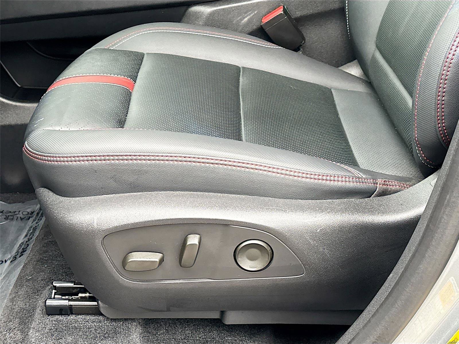 Used 2024 Chevrolet Traverse RS image 22