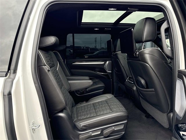 Certified 2025 Cadillac Escalade ESV V image 17
