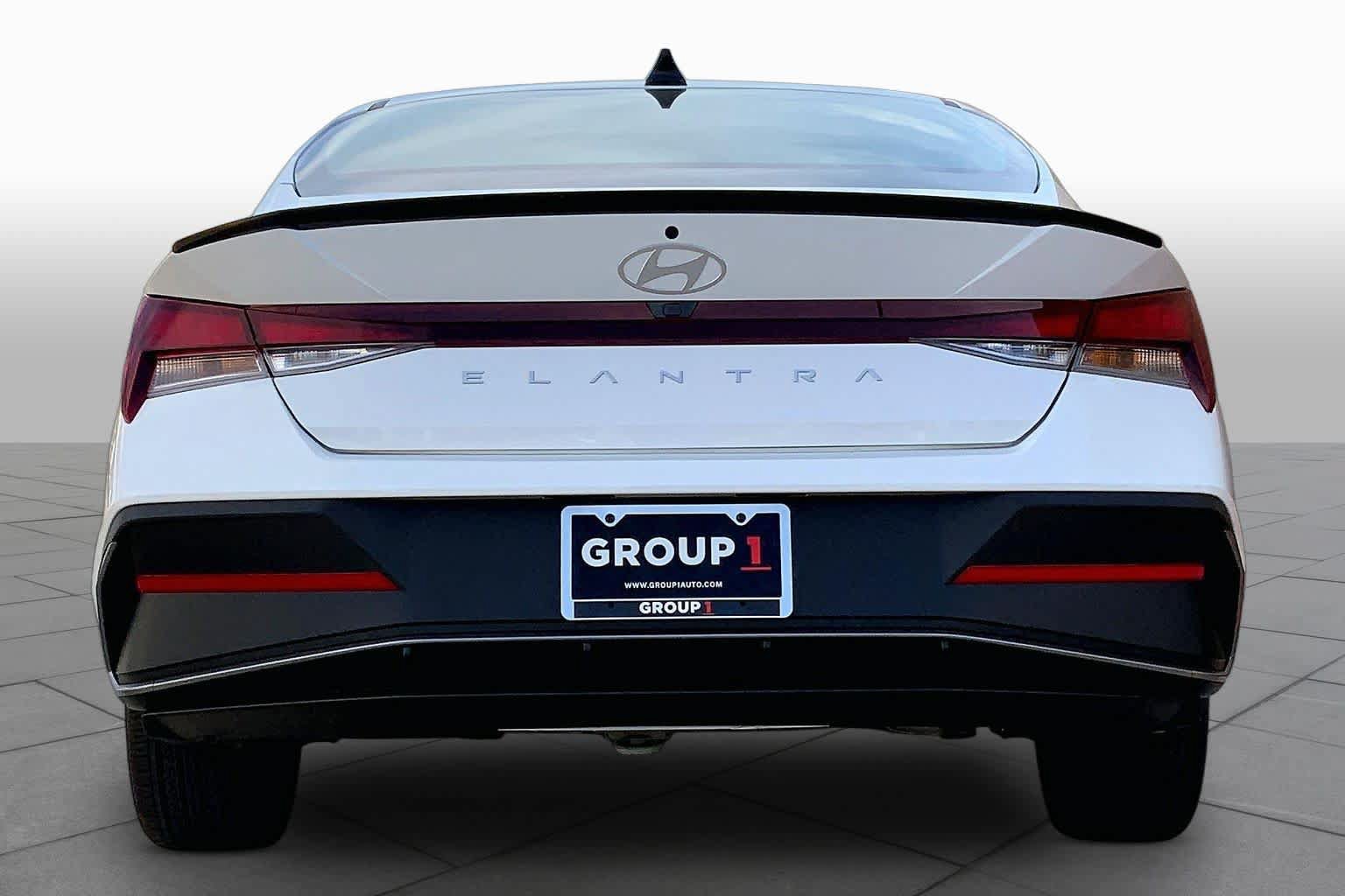 New 2026 Hyundai Elantra SEL Sport FWD image 4