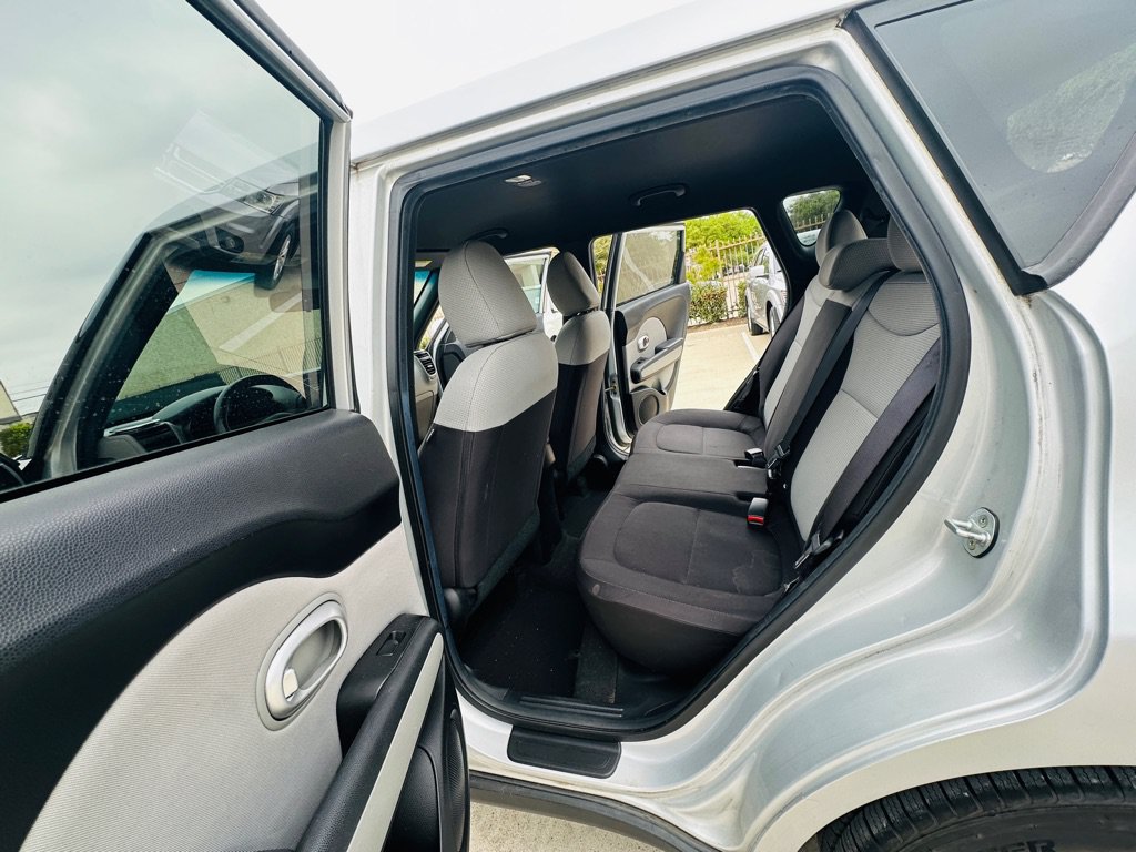 Used 2015 Kia Soul FWD image 19
