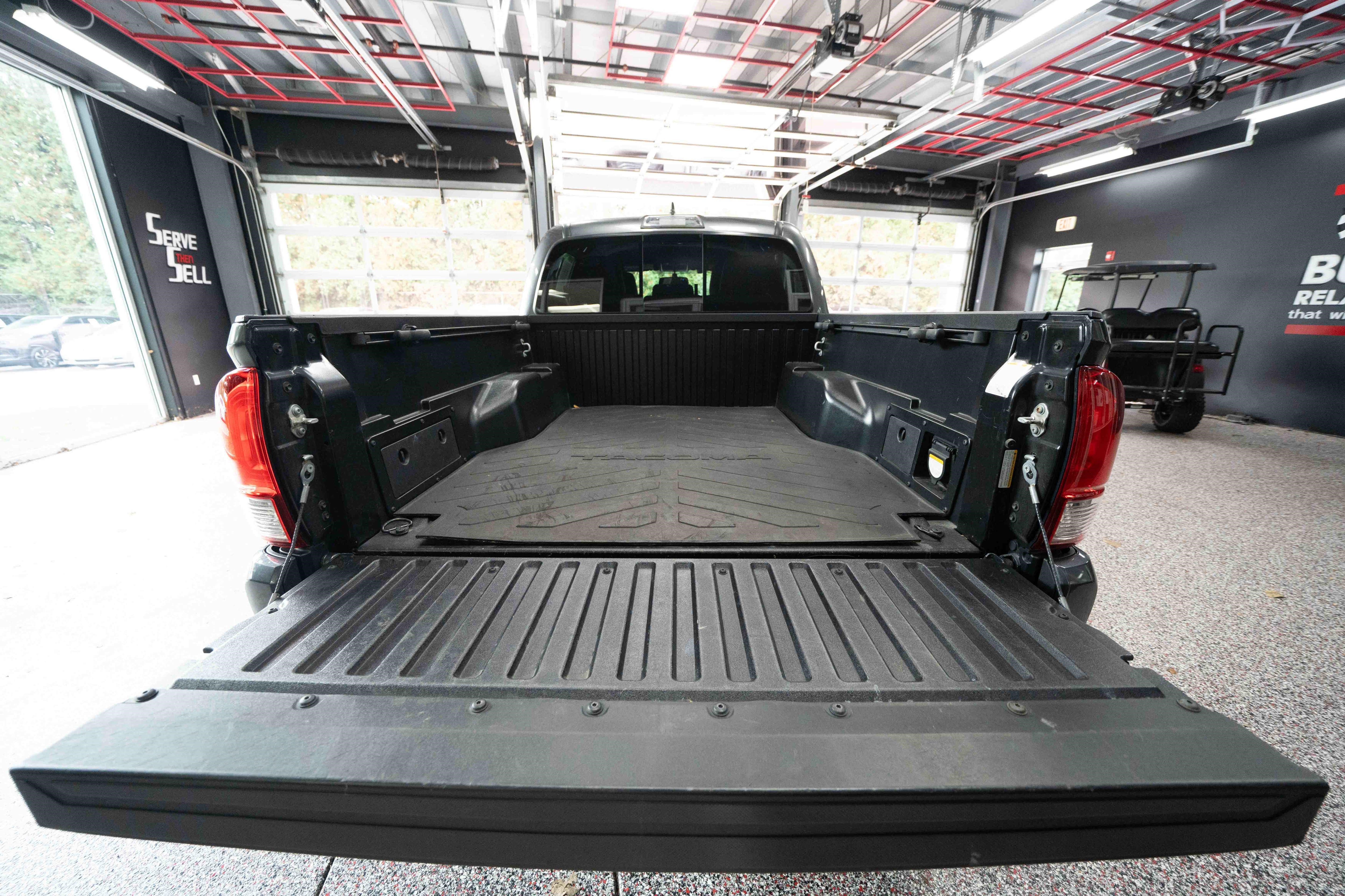 Used 2017 Toyota Tacoma TRD Sport w/ Tow Package (A/T) AWD/4WD image 27