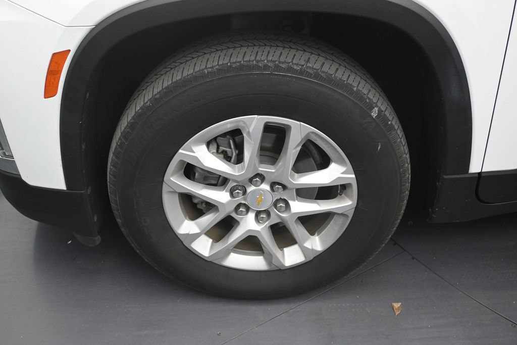 Used 2023 Chevrolet Traverse LS FWD image 9
