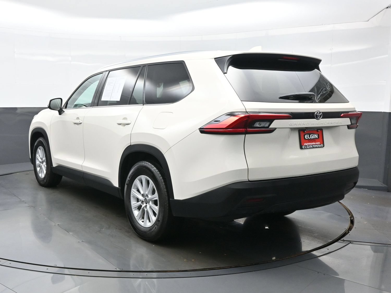 Used 2024 Toyota Grand Highlander AWD image 4
