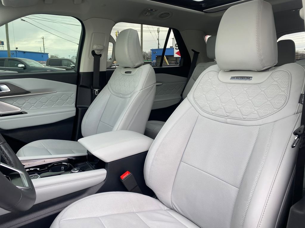 Used 2025 Ford Explorer Platinum w/ LUX Leather Package image 11