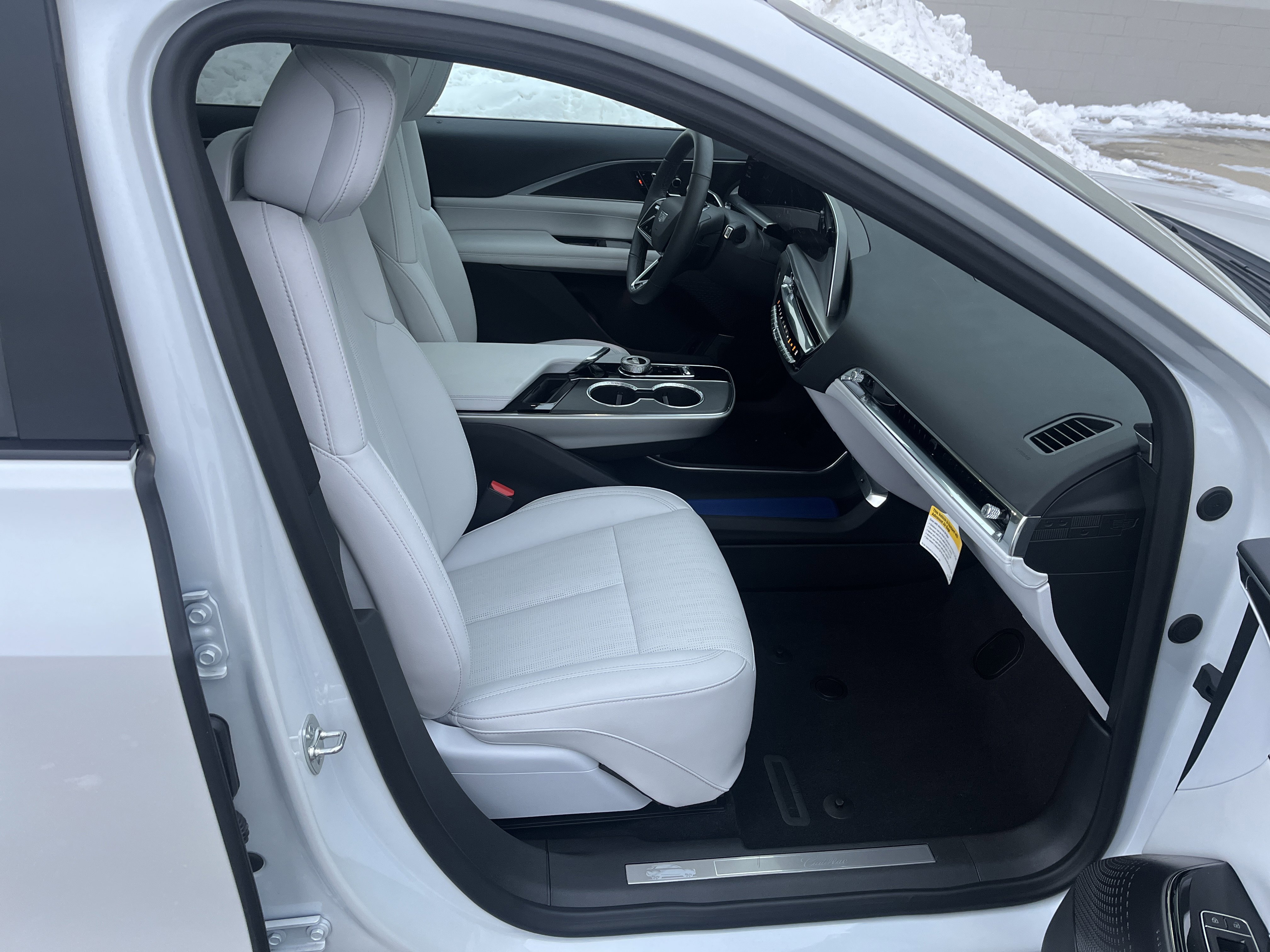 Used 2025 Cadillac Lyriq Luxury image 15