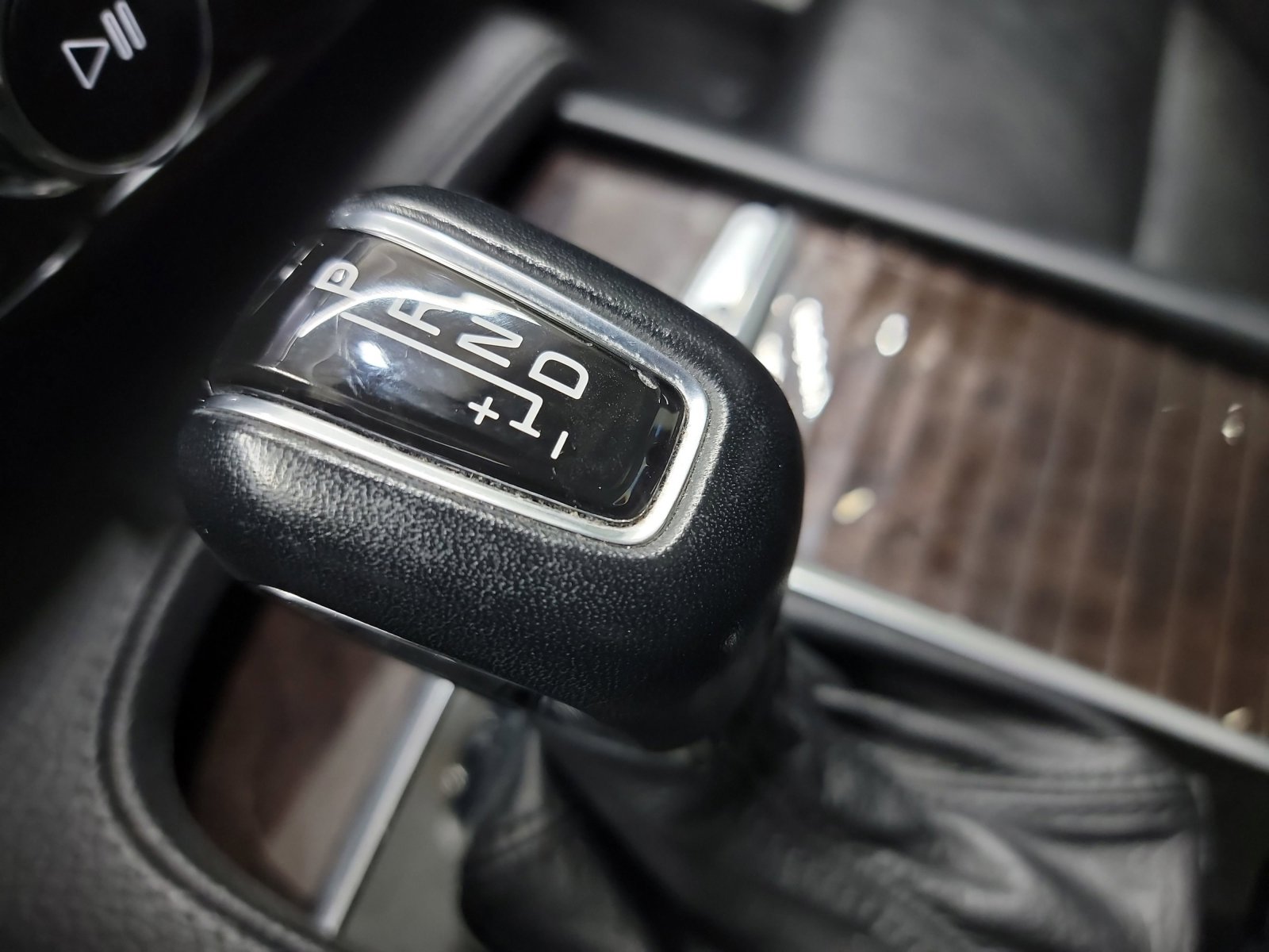 Used 2019 Volvo XC90 T6 Momentum w/ Advanced Package image 27