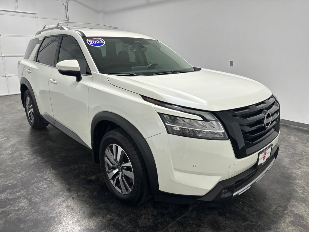 Used 2023 Nissan Pathfinder SL w/ Lighting Package (N92) AWD/4WD image 3