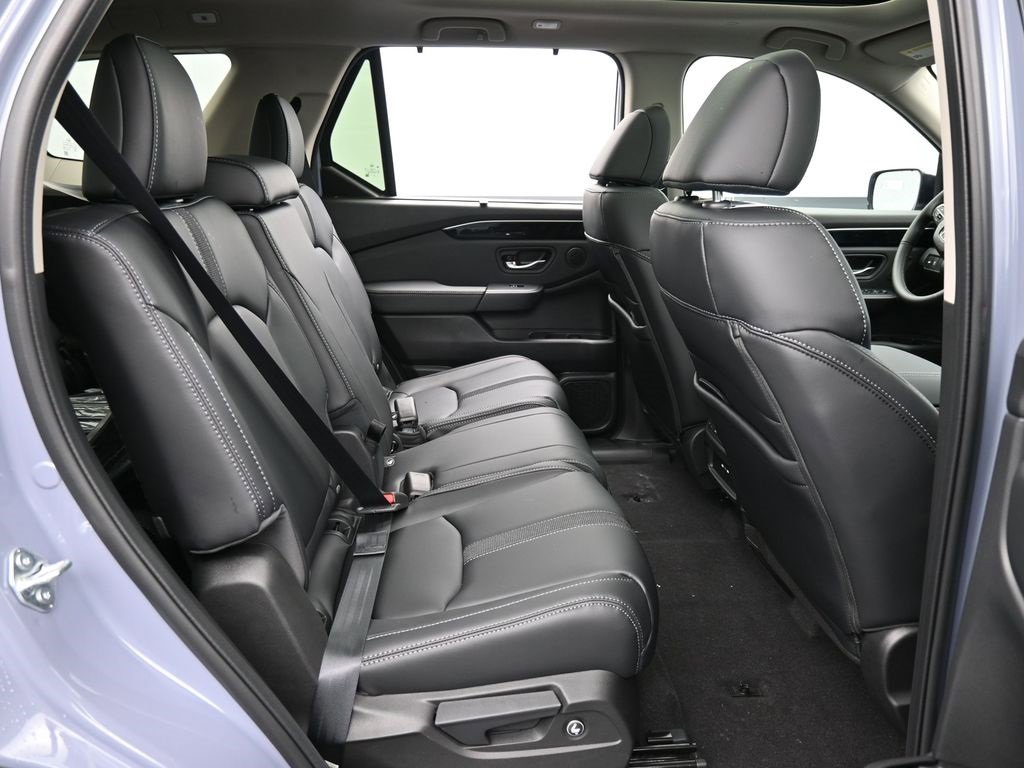New 2025 Honda Pilot Touring image 40