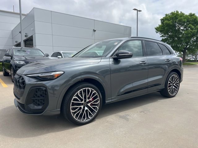 Used 2025 Audi SQ5 Premium Plus w/ Premium Plus Package image 3