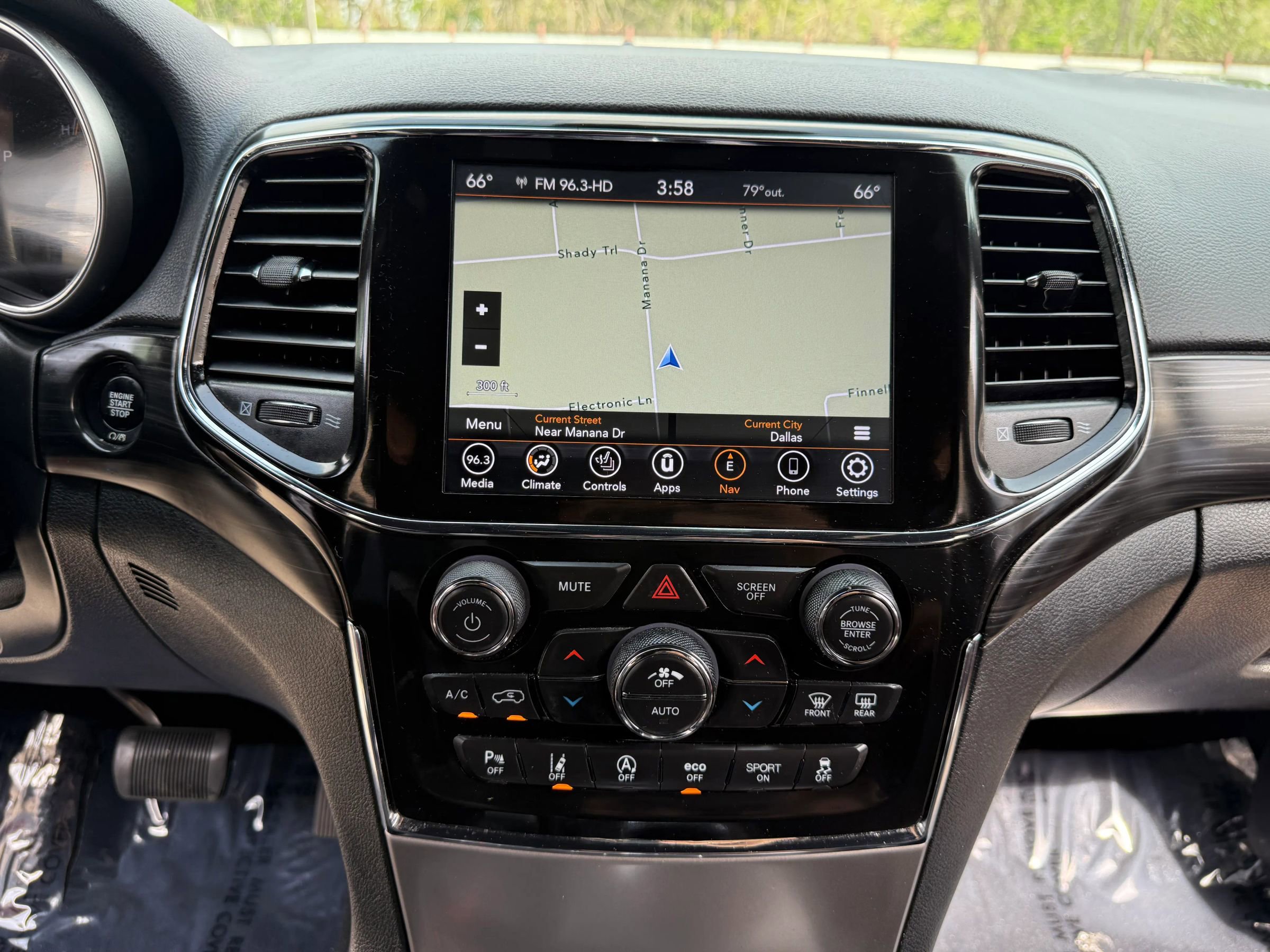 Used 2021 Jeep Grand Cherokee Laredo X AWD/4WD image 21