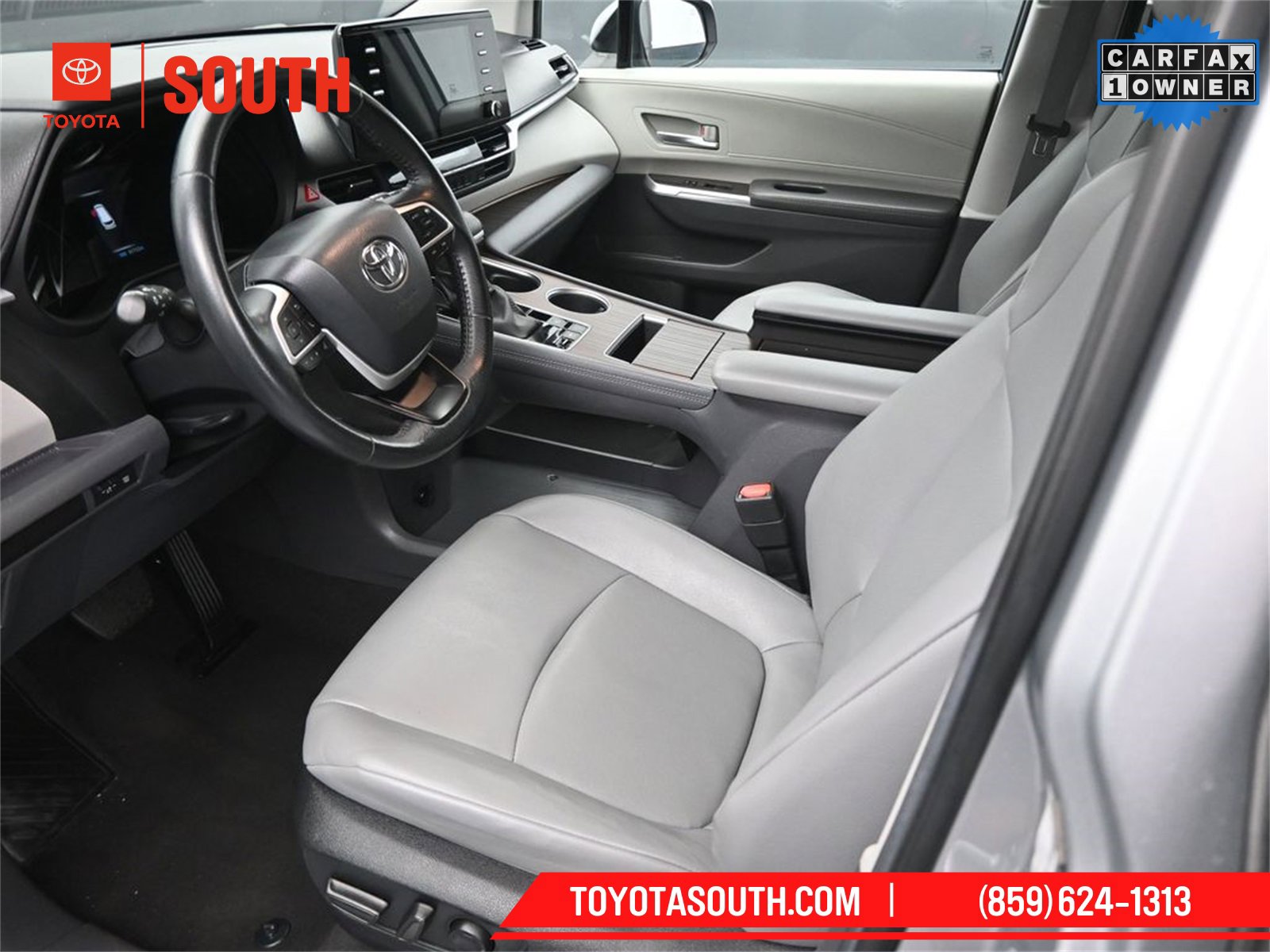 Used 2024 Toyota Sienna XLE image 9