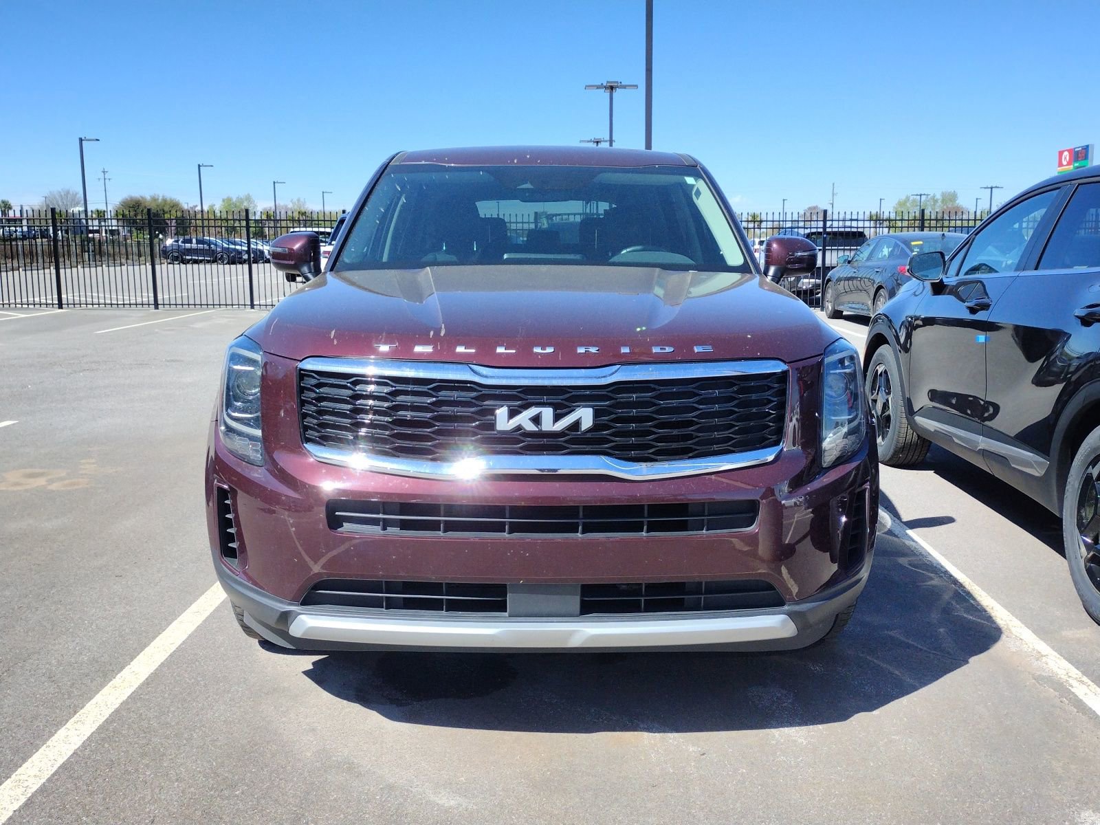 Used 2022 Kia Telluride LX image 2