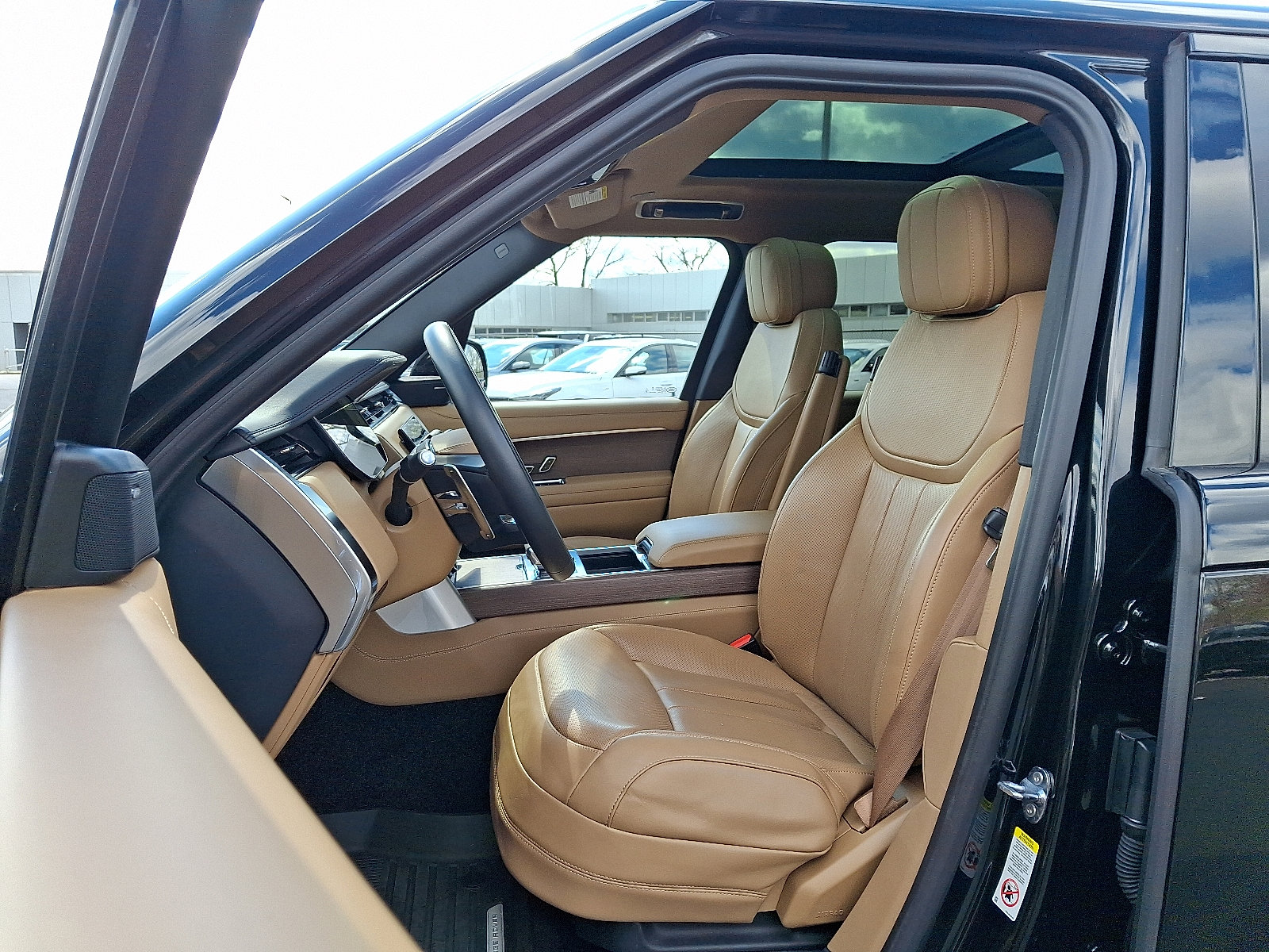 Used 2023 Land Rover Range Rover SE image 14