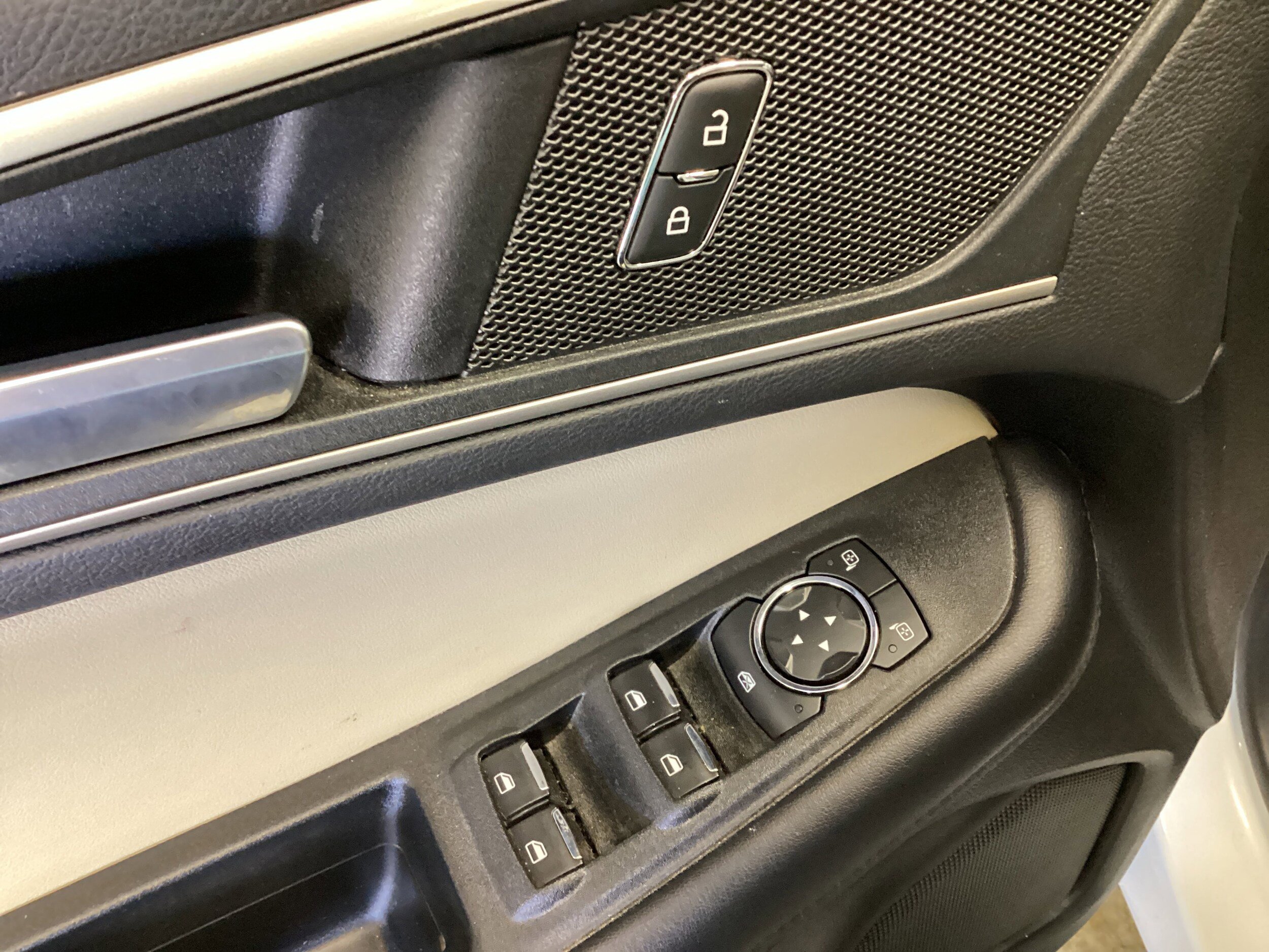 Used 2022 Ford Edge SEL image 14