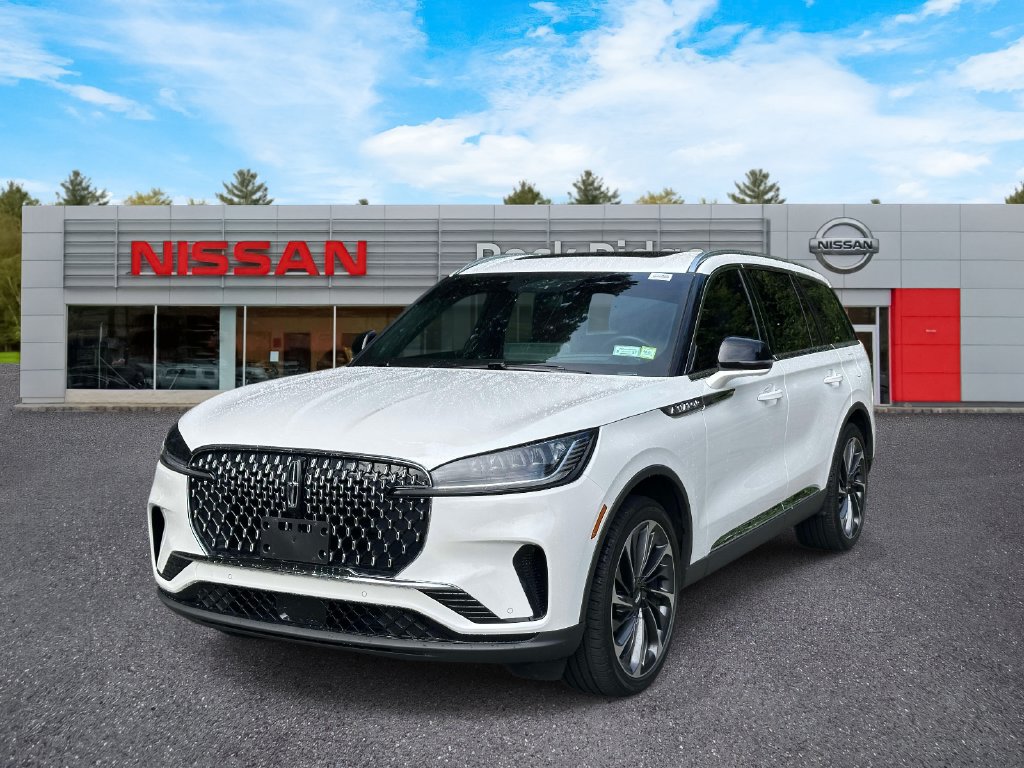 Used 2026 Lincoln Aviator Reserve AWD/4WD image 2