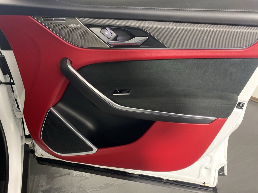 Used 2021 Jaguar F-PACE SVR image 32