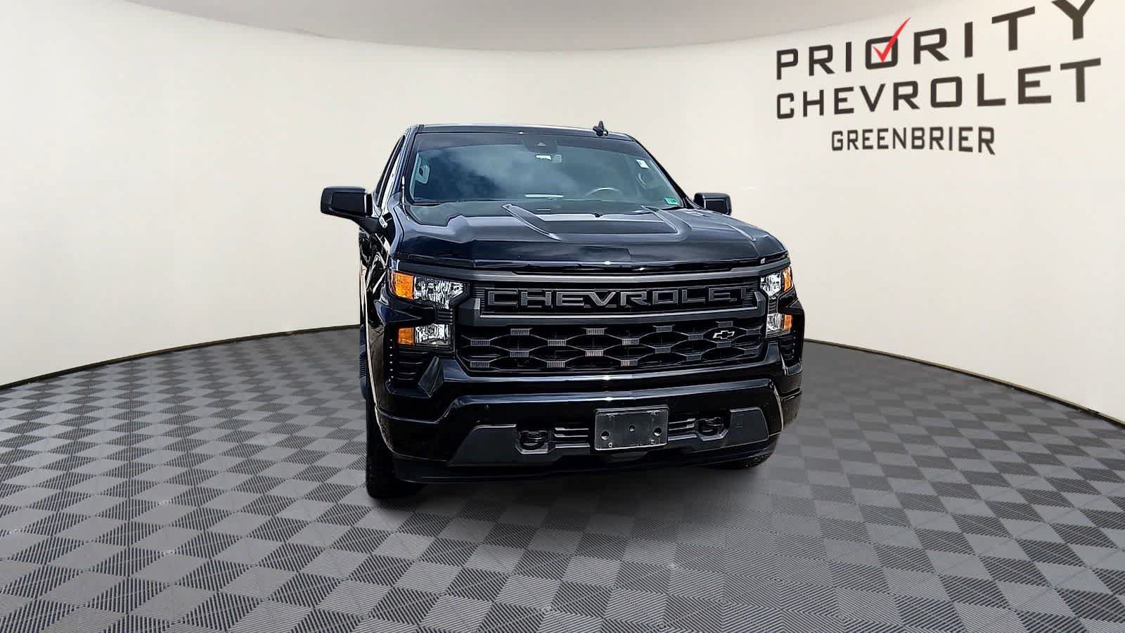 Used 2023 Chevrolet Silverado 1500 Custom AWD/4WD image 3