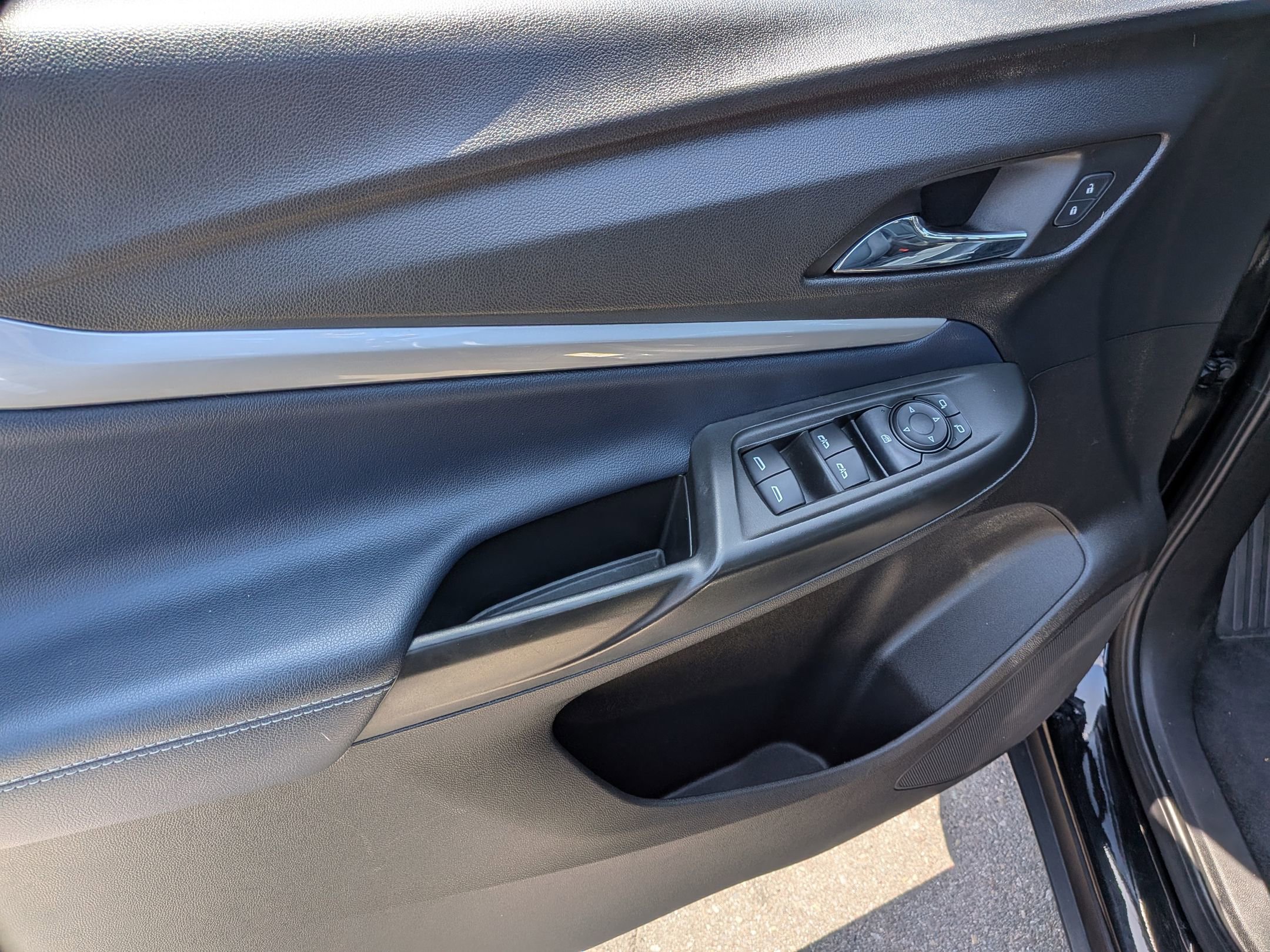 Used 2022 Chevrolet Bolt EUV LT w/ Convenience Package FWD image 8