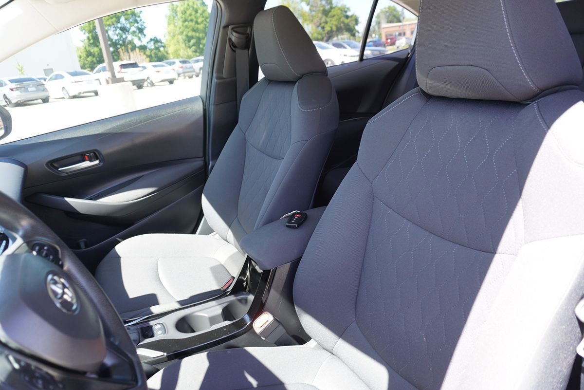 Used 2020 Toyota Corolla LE w/ Carpet Mat Package (TMS) FWD image 26