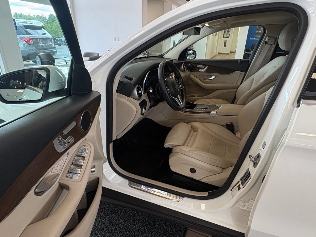 Used 2021 Mercedes-Benz GLC 300 4MATIC image 20