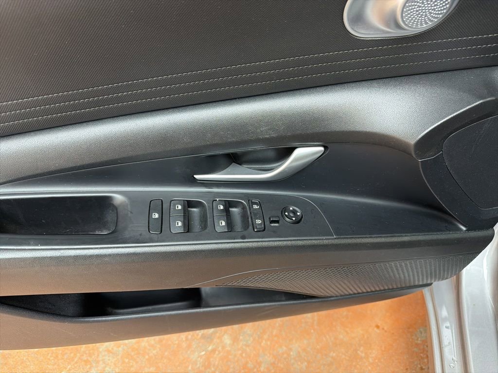 Certified 2022 Hyundai Elantra SE image 22