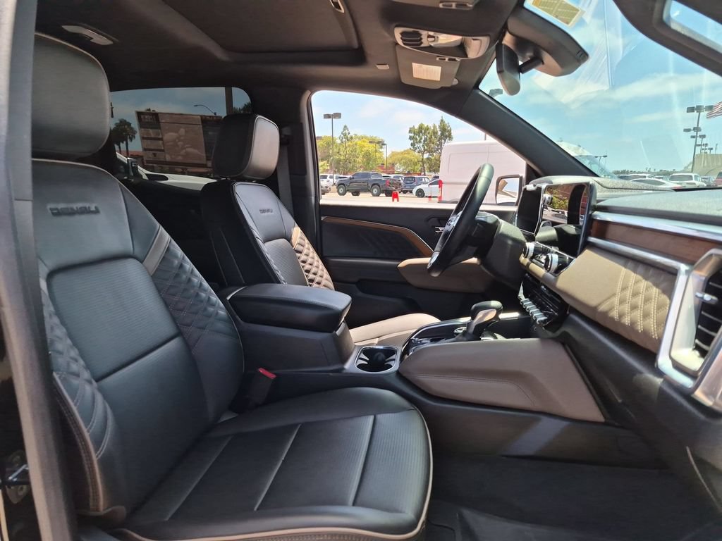 Certified 2023 GMC Canyon Denali w/ Denali Black Edition AWD/4WD image 30