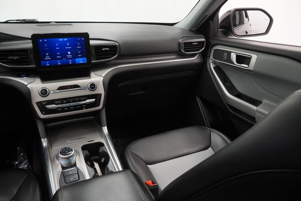 Used 2022 Ford Explorer XLT w/ Equipment Group 202A image 33