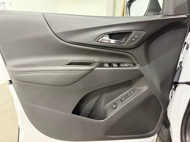 Used 2023 Chevrolet Equinox Premier image 11