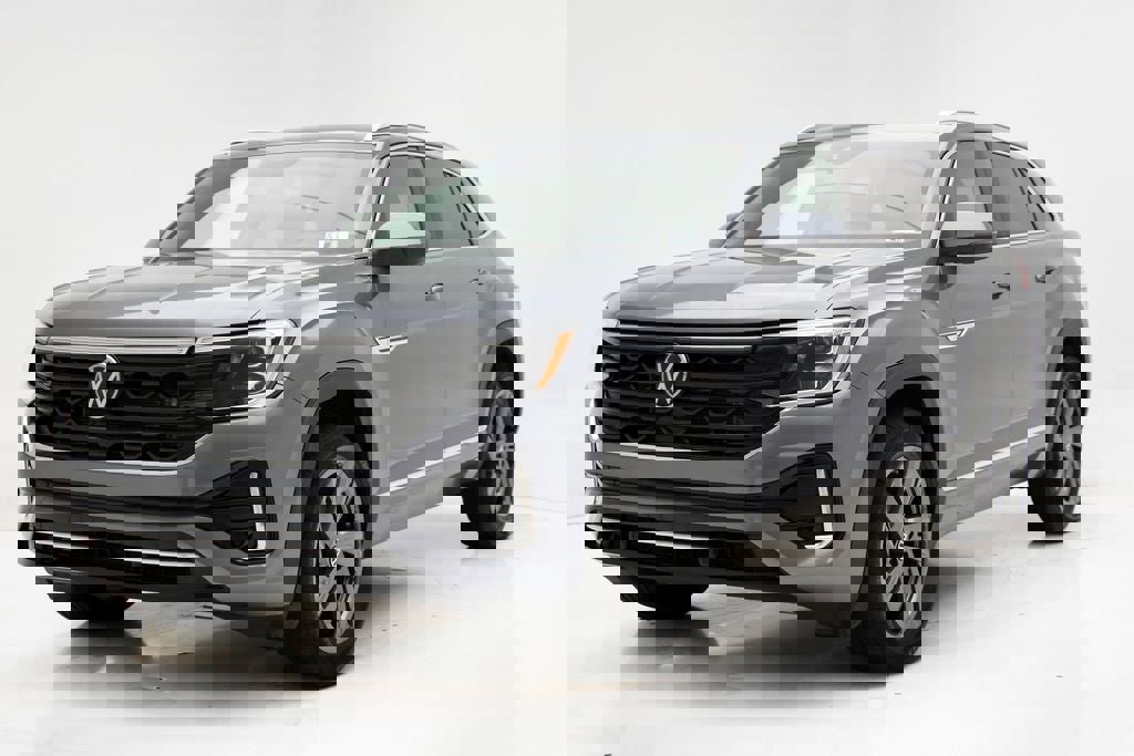 Used 2024 Volkswagen Atlas Cross Sport SEL R-Line image 2