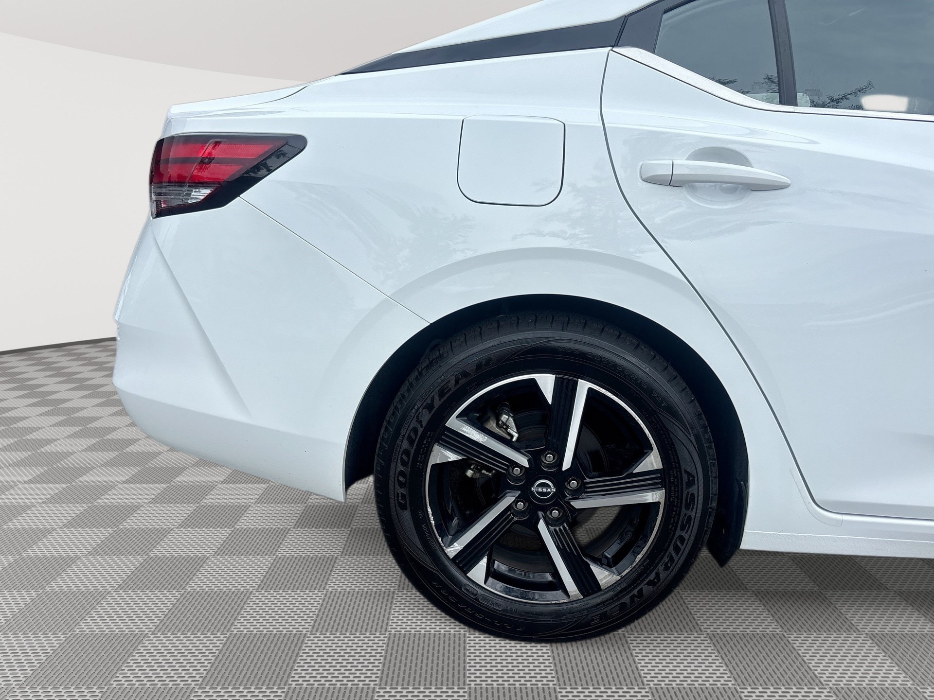 Used 2025 Nissan Sentra SV FWD image 29