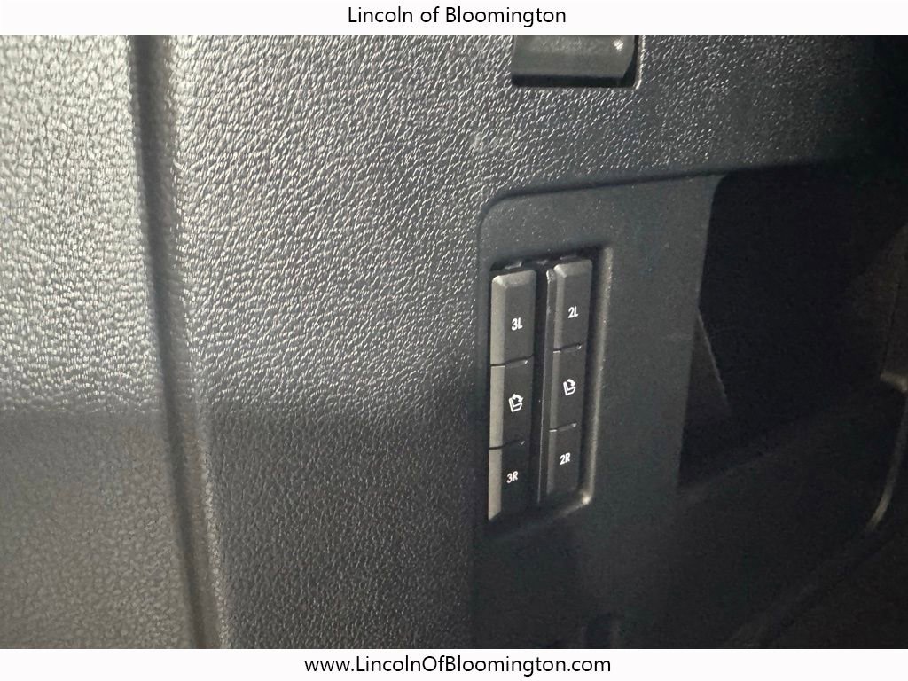 Used 2019 Lincoln Navigator Select AWD/4WD image 30