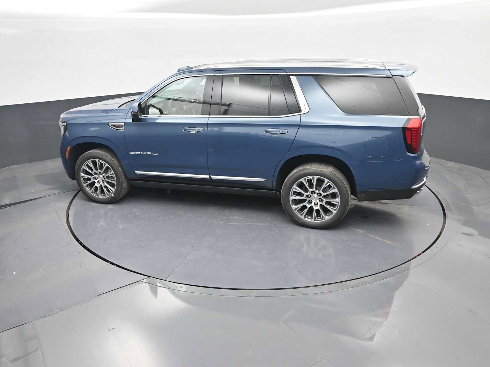 New 2027 GMC Yukon Denali w/ Denali Reserve Package AWD/4WD image 13