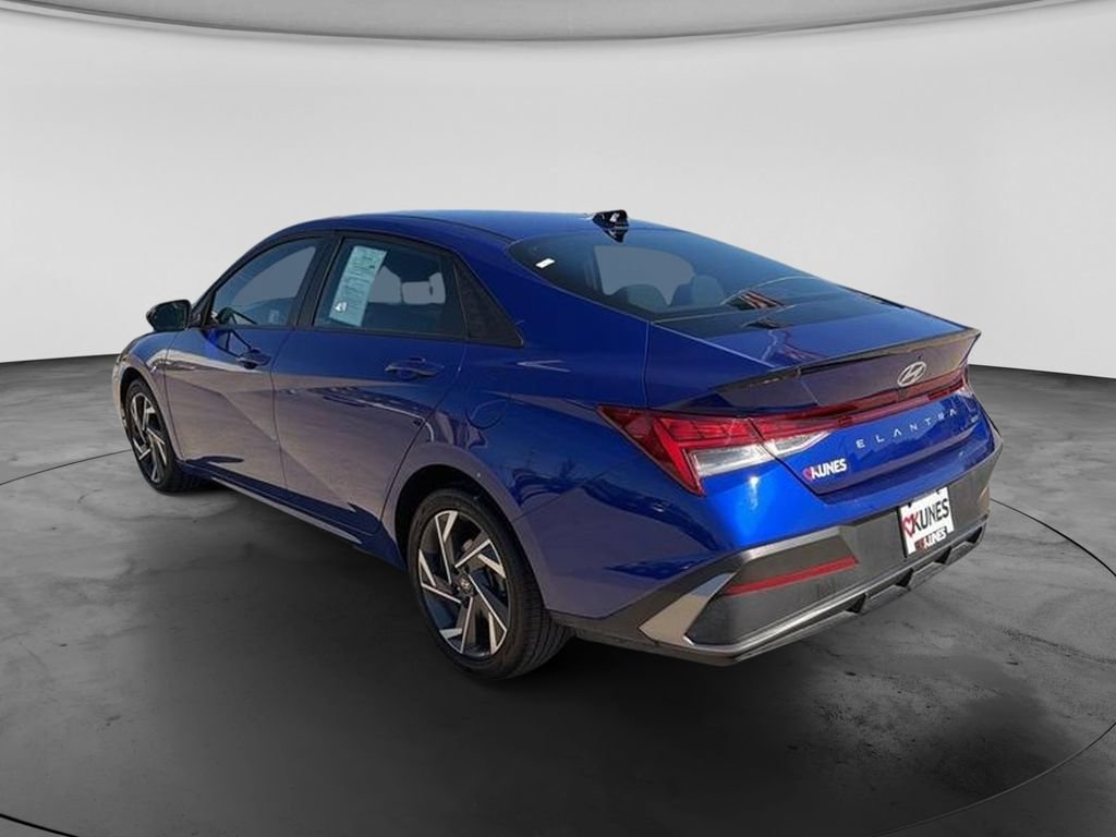 Certified 2025 Hyundai Elantra SEL FWD image 7