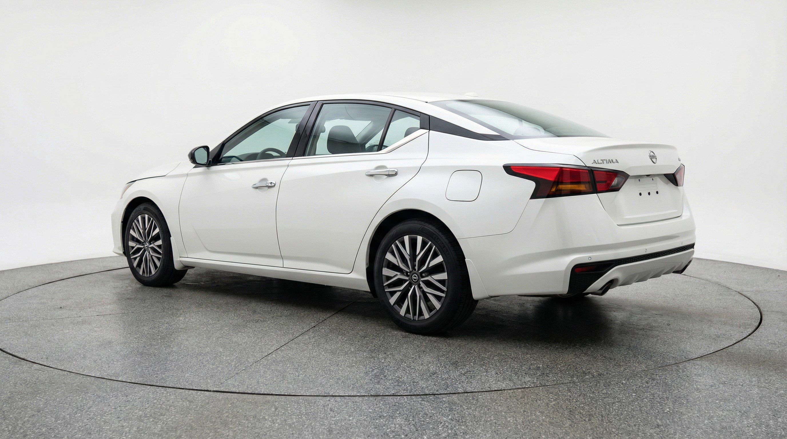 Used 2025 Nissan Altima 2.5 SV image 6