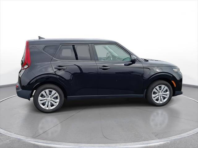 Used 2022 Kia Soul LX image 9