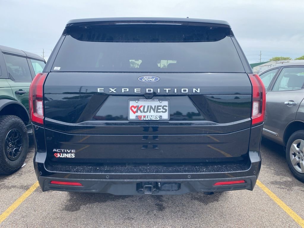 Used 2025 Ford Expedition Active AWD/4WD image 8