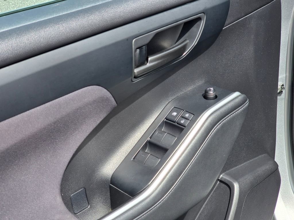 Used 2021 Toyota Highlander LE image 36