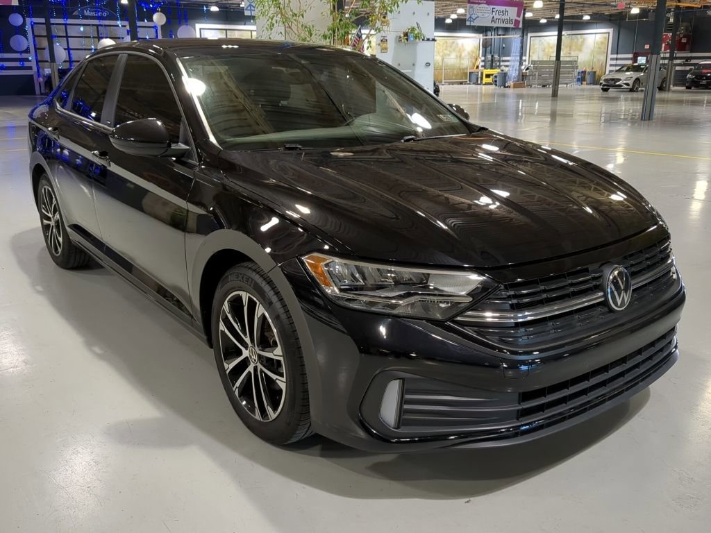 Used 2024 Volkswagen Jetta Sport image 4