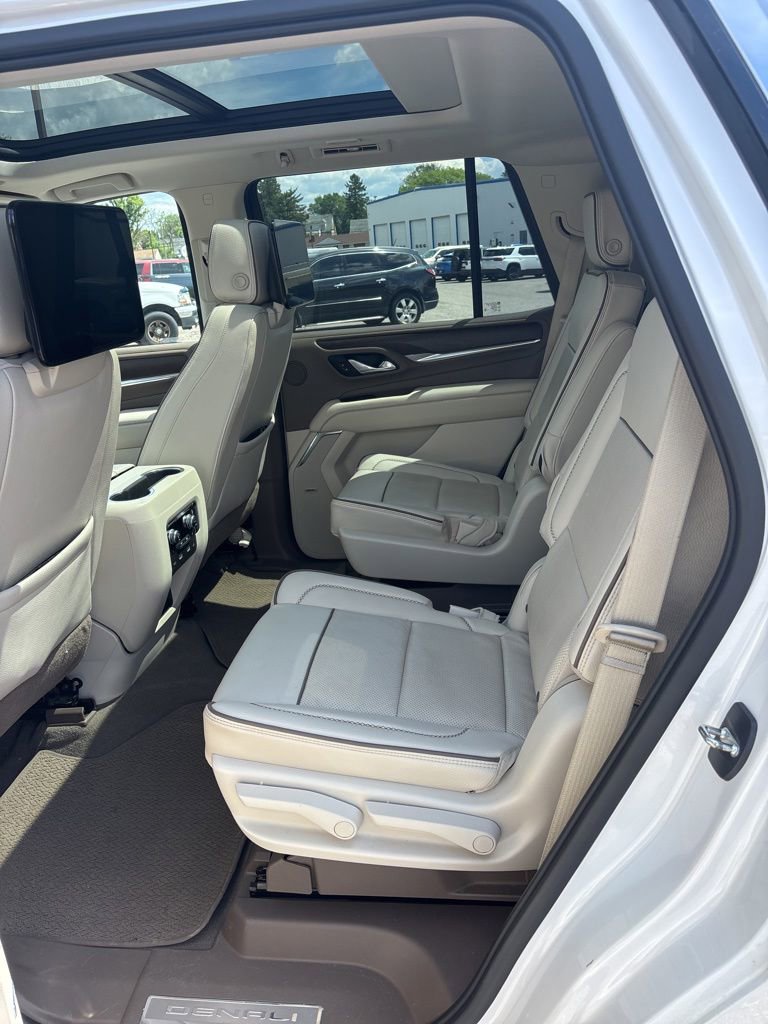Used 2021 GMC Yukon Denali w/ Denali Ultimate Package AWD/4WD image 8
