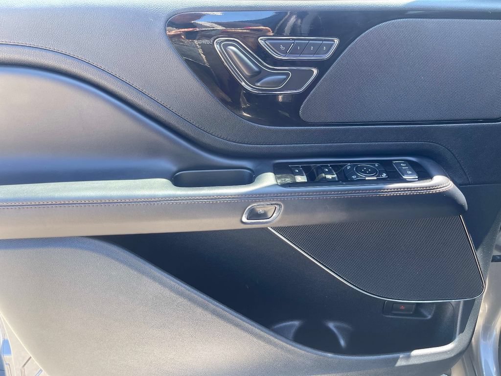 Used 2023 Lincoln Aviator 2WD w/ Premium Package image 20